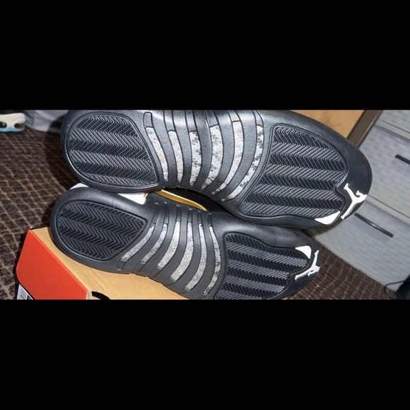 Air Jordan 12 Royalty Retro - Picture 2 of 5